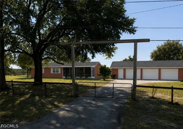 Homes for sale in Weirsdale, FL | 4100 Marion County Rd, Weirsdale, FL 32195 | MLS# 2026026578