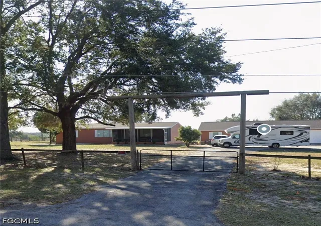 Homes for sale in Weirsdale, FL | 4100 Marion County Rd, Weirsdale, FL 32195 | MLS# 2026026578