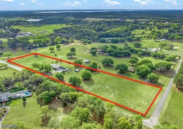Homes for sale in Weirsdale, FL | 4100 Marion County Rd, Weirsdale, FL 32195 | MLS# 2026026578