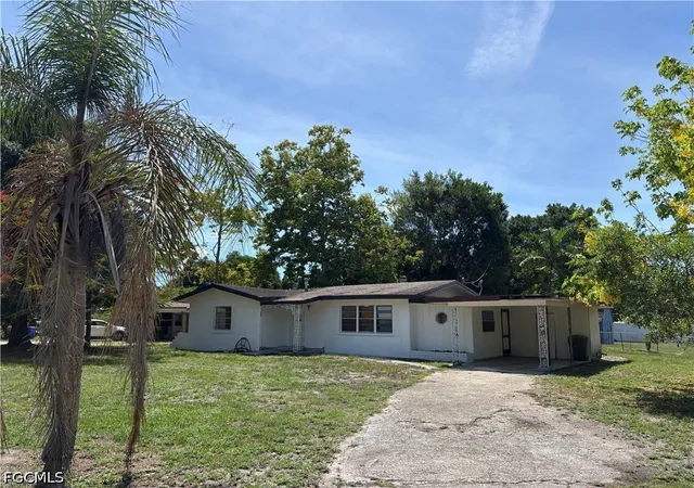 Photo 1 of Single family home for sale at 3977 Seminole Ave, Fort Myers, FL 33916 | MLS# 2026026723 | Listing updated on 2026-06-23