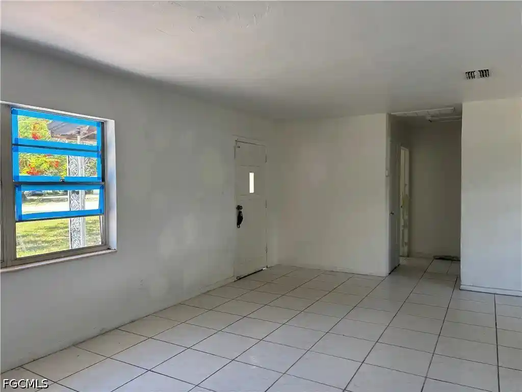 Photo 2 of Single family home for sale at 3977 Seminole Ave, Fort Myers, FL 33916 | MLS# 2026026723 | Listing updated on 2026-10-27