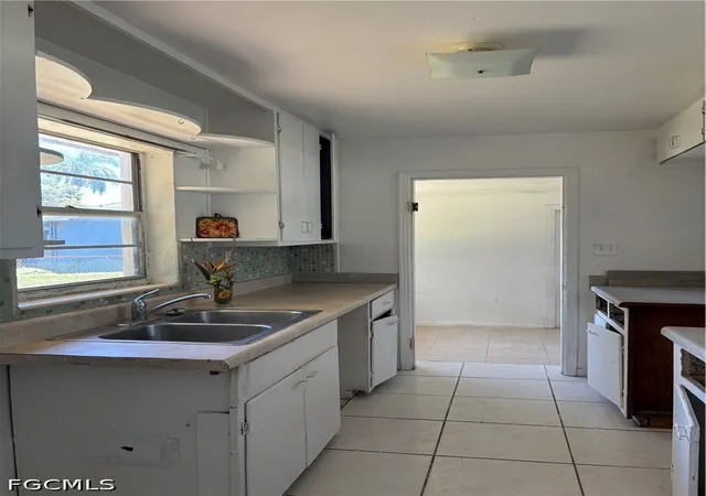 Photo 3 of Single family home for sale at 3977 Seminole Ave, Fort Myers, FL 33916 | MLS# 2026026723 | Listing updated on 2026-06-23