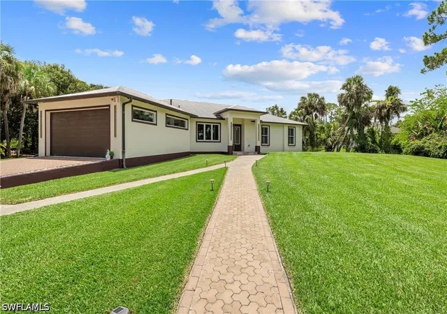 Photo 1 of Single family home for sale at 556 6th Street Se, Naples, FL 34117 | MLS# 226023323 | Listing updated on 2026-07-16