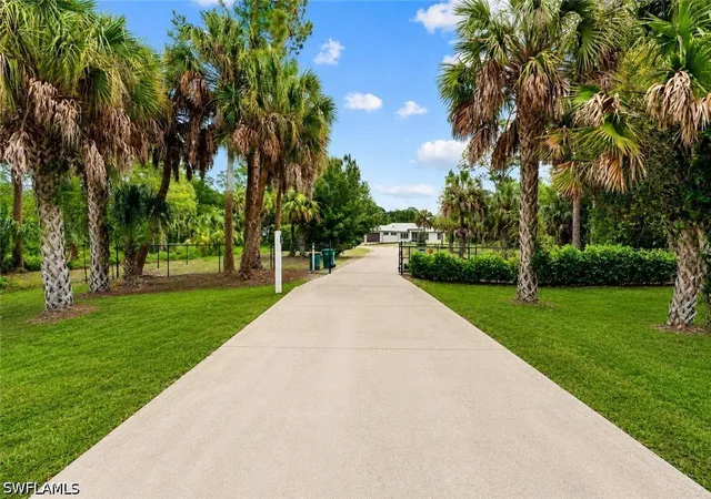 Photo 3 of Single family home for sale at 556 6th Street Se, Naples, FL 34117 | MLS# 226023323 | Listing updated on 2026-07-16