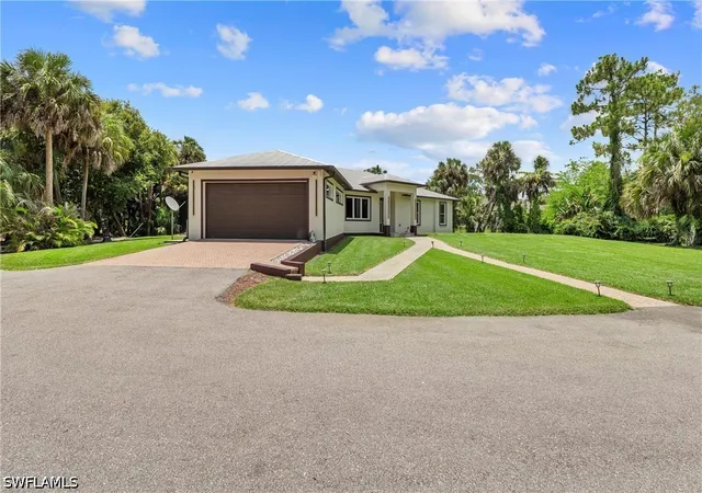 Photo 4 of Single family home for sale at 556 6th Street SE, Naples, FL 34117 | MLS# 226023323 | Listing updated on 2026-07-16