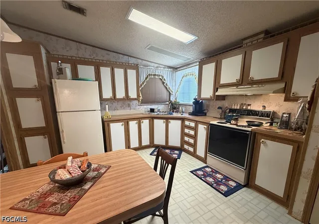 Photo 3 of Manufactured home for sale at 223 Pine Ln, Clewiston, FL 33440 | MLS# 2026026865 | Listing updated on 2026-07-10