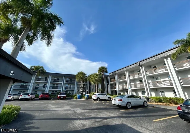 Homes for sale in Fort Myers, FL | 1740 Pine Valley Drive, Fort Myers, FL 33907 | Houzeo