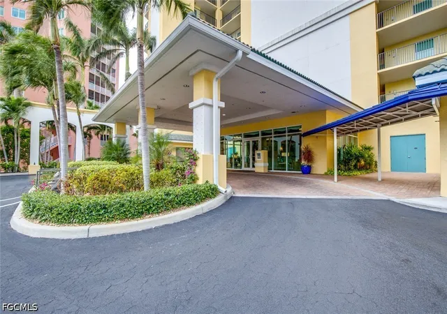 Listing Photo 4 - Condo for sale in building located at 2797 1st St NW, Fort Myers, FL 33916 - Unit #1703