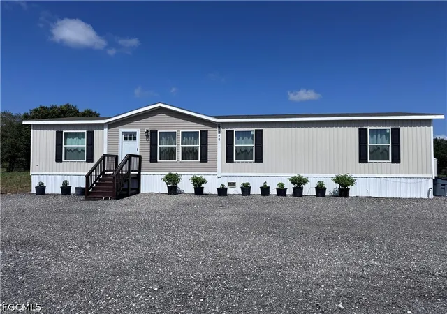 2nd image of 220 N Zambria St, Clewiston, FL 33440 | MLS# 2026026899
