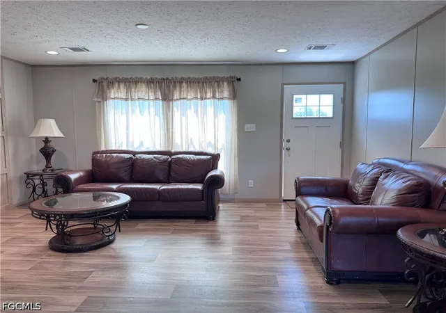4th image of 220 N Zambria St, Clewiston, FL 33440 | MLS# 2026026899