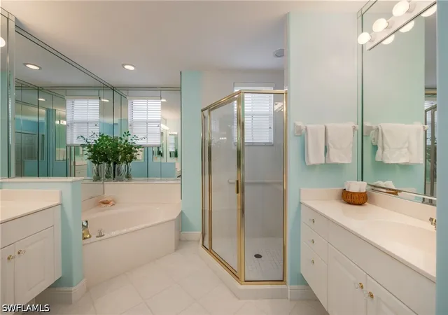 Listing Photo 5 - Condo for sale in building located at 650 Vintage Reserve Cir, Naples, FL 34119 - Unit #5-A