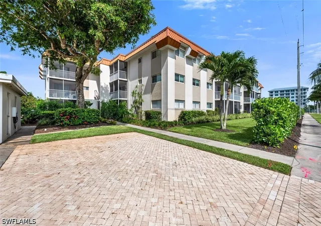 Photo 2 of Condo for sale at 1100 Gulf Shore Blvd N #312, Naples, FL 34102 | MLS# 226023043 | Listing updated on 2026-06-19