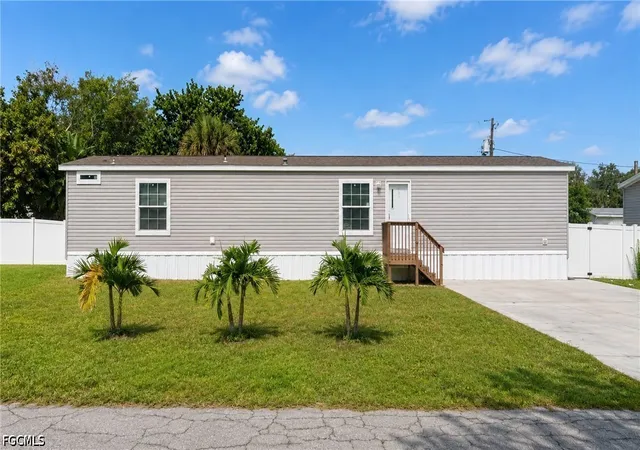 2nd image of 21190 Cypress Park Cir W, Estero, FL 33928 | MLS# 2026027084