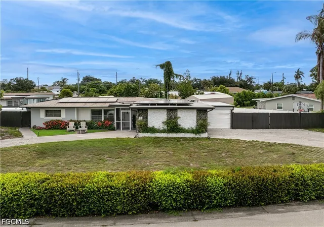 3rd image of 4350 Orangewood Ave, Fort Myers, FL 33901 | MLS# 2026027192