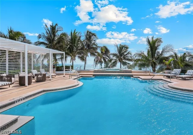 Listing Photo 5 - Condo for sale in building located at 4101 Gulf Shore Blvd N, Naples, FL 34103 - Unit #17N