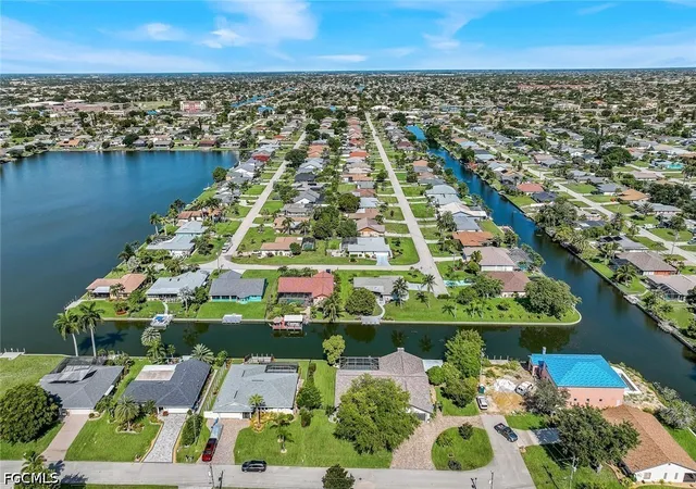 4th image of 204 Se 20Th Pl, Cape Coral, FL 33990 | MLS# 2026027397