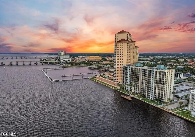 2nd image of 1901 Clifford St, Fort Myers, FL 33901