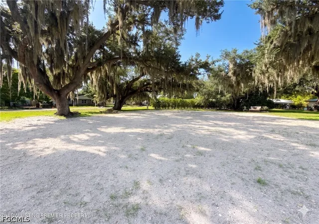 Photo 41 of Single family home for sale at 209 Kingston Dr, Fort Myers, FL 33905 | MLS# 2026027546 | Listing updated on 2026-10-05