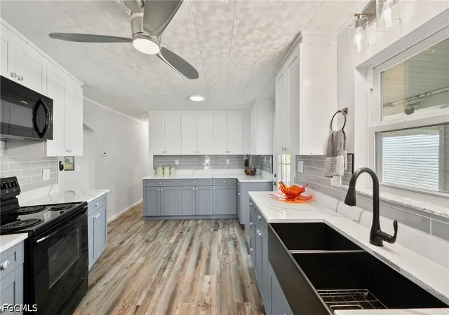 Photo 3 of Manufactured home for sale at 204 Sun Cir, Fort Myers, FL 33905 | MLS# 2026027734 | Listing updated on 2026-07-11