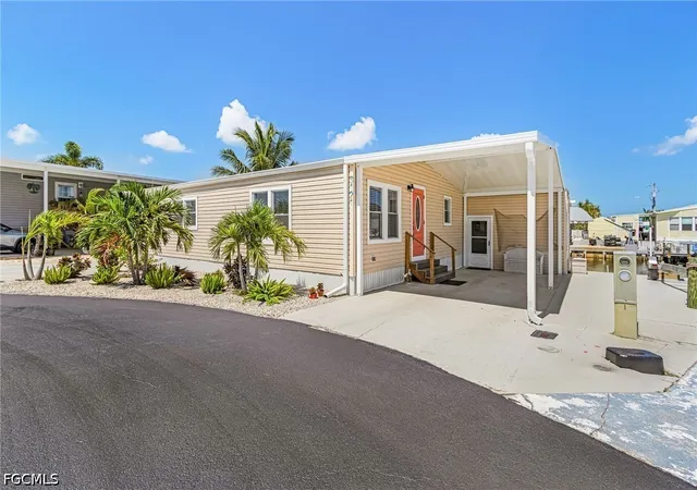 3rd image of 3121 Binnacle Ln, Saint James City, FL 33956 | MLS# 2026027781
