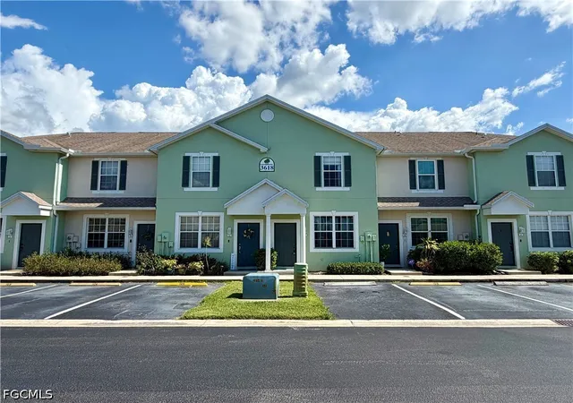 Townhouse for sale at 3618 Pine Oak Cir #105, Fort Myers, FL 33916 | MLS# 2026027853