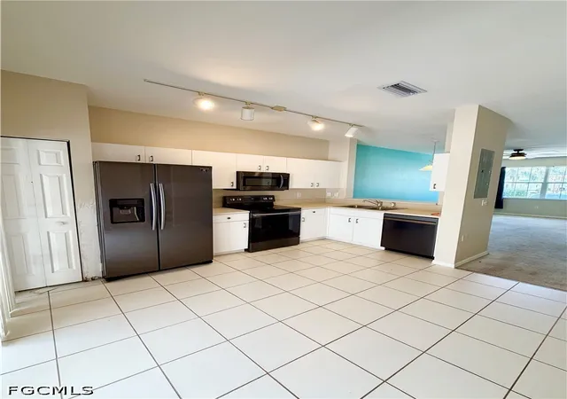 Photo 3 of Townhouse for sale at 3618 Pine Oak Cir #105, Fort Myers, FL 33916 | MLS# 2026027853 | Listing updated on 2026-07-23