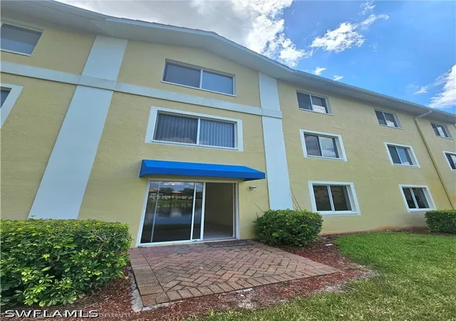 Listing Photo 5 - Condo for sale in building located at 8284 Key Royal Cir, Naples, FL 34119 - Unit #1312