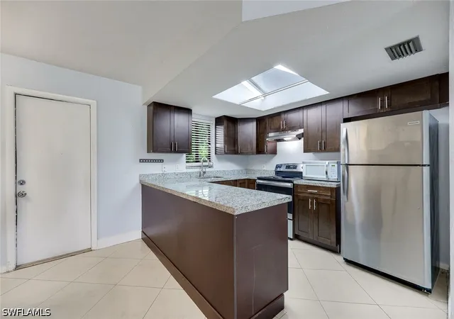 4th image of 1400 Grn Vly Cir, Naples, FL 34104