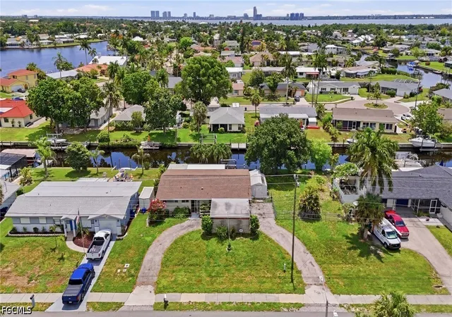 Photo 3 of Single family home for sale at 4430 Orange Grv Blvd, North Fort Myers, FL 33903 | MLS# 2026027905 | Listing updated on 2026-07-28