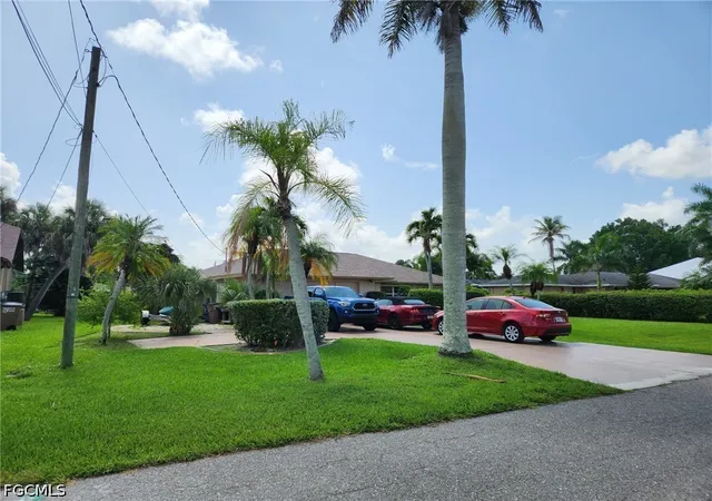 Photo 1 of Single family home for sale at 250 Alameda Ave, Fort Myers, FL 33905 | MLS# 2026028029 | Listing updated on 2026-06-27
