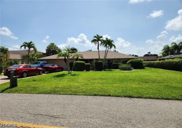 Photo 2 of Single family home for sale at 250 Alameda Ave, Fort Myers, FL 33905 | MLS# 2026028029 | Listing updated on 2026-06-27