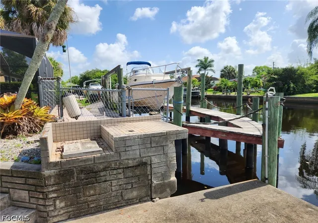 Photo 3 of Single family home for sale at 250 Alameda Ave, Fort Myers, FL 33905 | MLS# 2026028029 | Listing updated on 2026-06-27