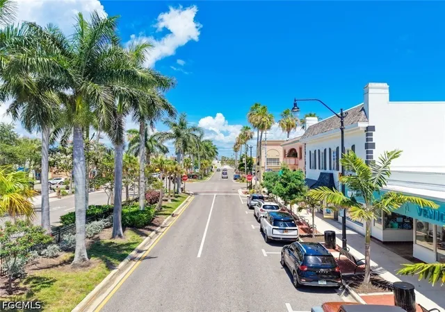 Listing Photo 2 - Condo for sale in building located at 624 Flamingo Dr, Venice, FL 34285 - Unit #112