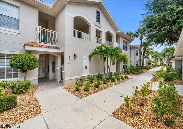 Listing Photo 4 - Condo for sale in building located at 3023 Horizon Ln, Naples, FL 34109 - Unit #2505