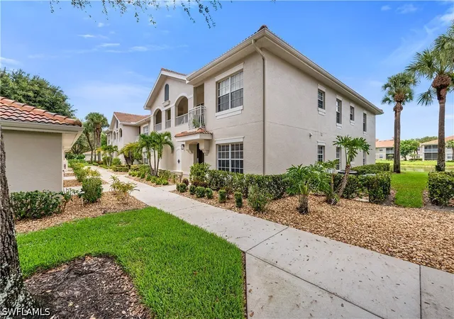 Listing Photo 5 - Condo for sale in building located at 3023 Horizon Ln, Naples, FL 34109 - Unit #2505