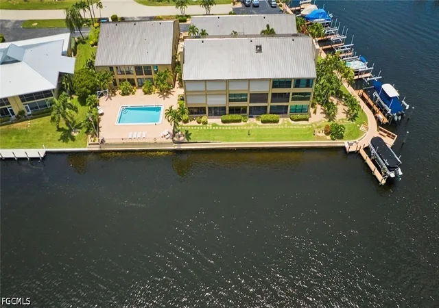 Listing Photo 4 - Condo for sale in building located at 1905 SE 40th Ter, Cape Coral, FL 33904 - Unit #102