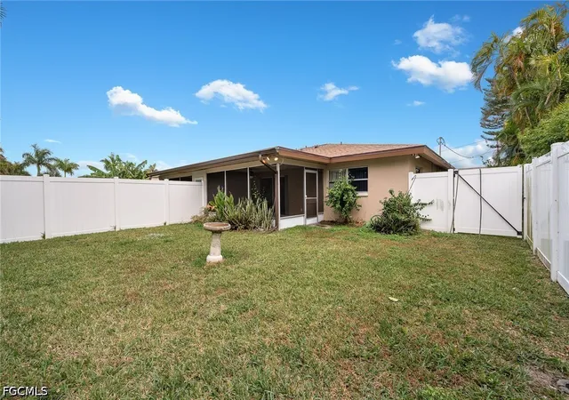 2nd image of 4212 SE 19th Pl, Cape Coral, FL 33904