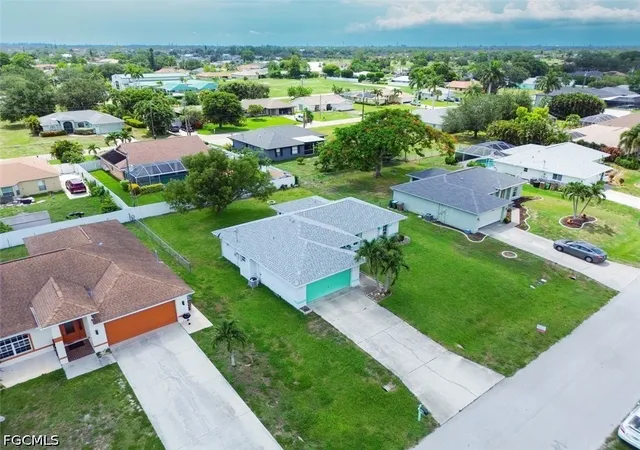 Photo 4 of Sale Pending at 1118 SE 5th Place, Cape Coral, FL 33990 | MLS# 2026028305 | Listing updated on 2026-08-04