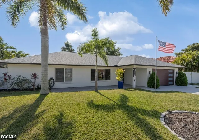 Photo 3 of Single family home for sale at 1026 S Town And River Dr, Fort Myers, FL 33919 | MLS# 2026028368 | Listing updated on 2026-07-01