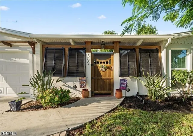 Photo 3 of Single family home for sale at 509 Val Mar Dr, Fort Myers, FL 33919 | MLS# 2026028437 | Listing updated on 2026-07-30