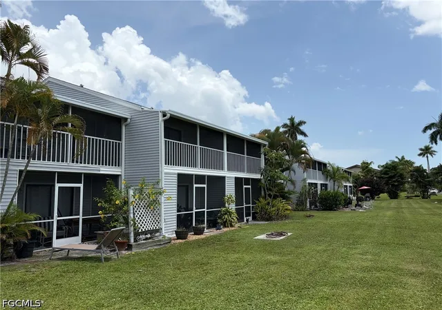 Homes for sale in Fort Myers, FL | 13160 Kings Point Dr #2, Fort Myers, FL 33919 | MLS# 2026028440
