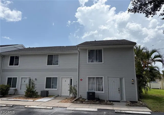 Homes for sale in Fort Myers, FL | 13160 Kings Point Dr #2, Fort Myers, FL 33919 | MLS# 2026028440