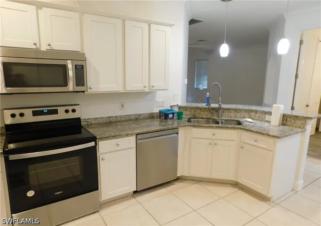 Listing Photo 4 - Condo for sale in building located at 619 SE 7th St, Cape Coral, FL 33990