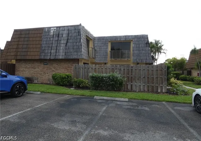 Homes for sale in Fort Myers, FL | 1714 Park Meadows Dr #2, Fort Myers, FL 33907 | MLS# 2026028507