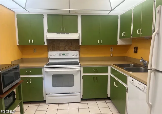 Homes for sale in Fort Myers, FL | 1740 Pine Valley Dr #110, Fort Myers, FL 33907 | MLS# 2026028536