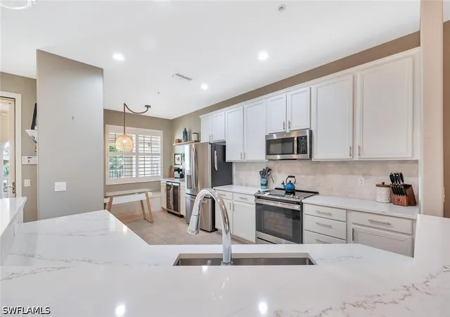Listing Photo 5 - Condo for sale in building located at 4833 Hampshire Ct, Naples, FL 34112 - Unit #302