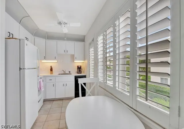 Listing Photo 5 - Condo for sale in building located at 285 8Th Ave S, Naples, FL 34102 - Unit #285