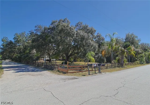 Homes for sale in Alva, FL | 2971 Styles Rd, Alva, FL 33920 | MLS# 2026028621
