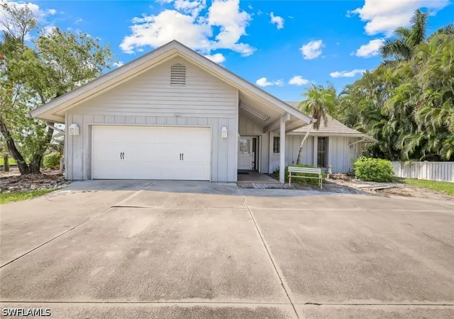 Photo 3 of Sale Pending at 27151 Flossmoor Dr, Bonita Springs, FL 34135 | MLS# 226024933 | Listing updated on 2026-08-11