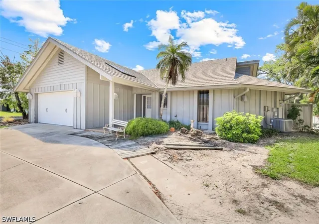 Photo 4 of Sale Pending at 27151 Flossmoor Dr, Bonita Springs, FL 34135 | MLS# 226024933 | Listing updated on 2026-08-11